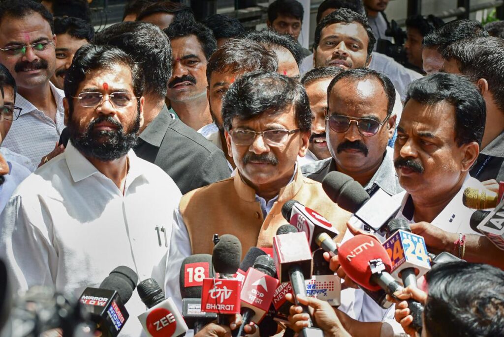 Shiv Sena will rejoice if Uddhav and Shinde reunite: Sanjay Raut Shiv Sena will rejoice if Uddhav and Shinde reunite: Sanjay Raut